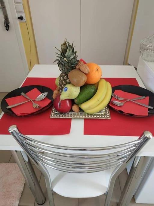 7th Floor Spacious Veranda In The Heart Of דירה *